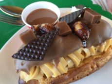 Salted caramel eclair to eat